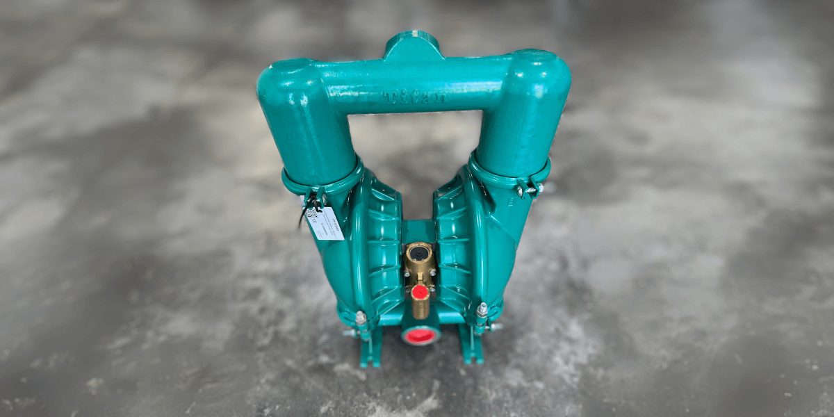 A side view of a double diaphragm pump in the suction phase, highlighting its two diaphragms working in tandem to create a continuous flow of fluid. The pump’s design ensures efficient suction and fluid transfer, making it ideal for handling a variety of fluids in demanding applications.